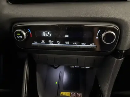 Photo 15 Toyota Yaris Hybride 116h Design VD