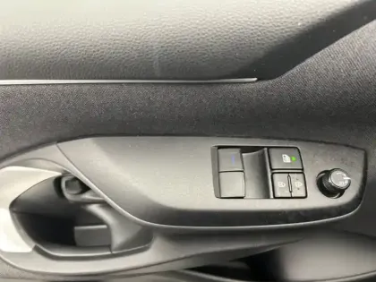 Photo 15 Toyota Yaris 70 VVT-i Dynamic