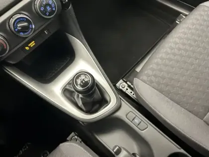 Photo 13 Toyota Yaris 70 VVT-i Dynamic