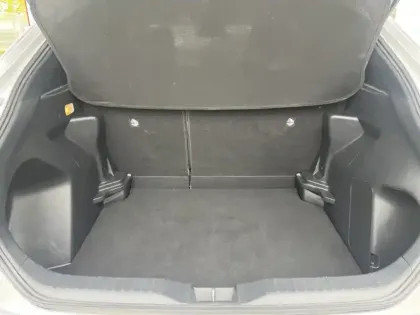 Photo 12 Toyota Yaris Gén. I Ph1 Design 5