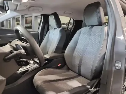 Photo 8 Peugeot 208  1.2 Hybrid 110ch Allure e-DCS6