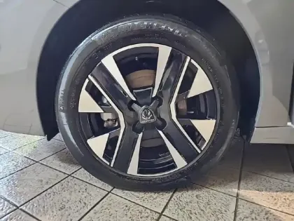 Photo 7 Peugeot 208  1.2 Hybrid 110ch Allure e-DCS6