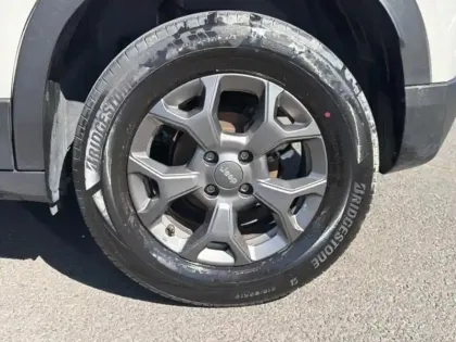 Photo 10 Jeep Avenger  1.2 Turbo T3 100ch MHEV Longitude BVR6 eHybrid