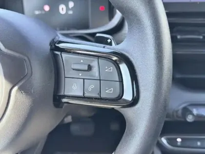 Photo 14 Jeep Avenger  1.2 Turbo T3 100ch MHEV Longitude BVR6 eHybrid