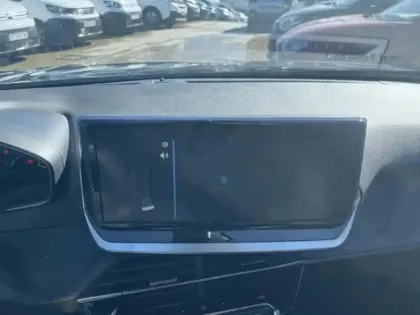 Photo 13 Peugeot 2008  1.2 Hybrid 145ch Allure e-DCS6