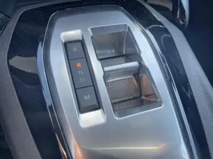 Photo 11 Peugeot 2008  1.2 Hybrid 145ch Allure e-DCS6