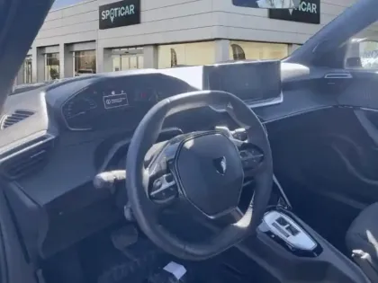 Photo 8 Peugeot 2008  1.2 Hybrid 145ch Allure e-DCS6