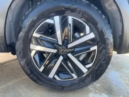 Photo 7 Peugeot 2008  1.2 Hybrid 145ch Allure e-DCS6