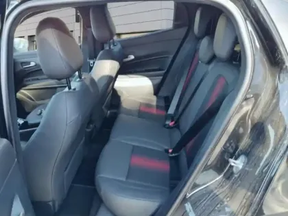 Photo 8 Alfa Romeo Junior  1.2 Ibrida 145ch Premium e-DCT6