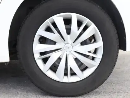 Photo 10 Peugeot 208 Gén. II Ph1 NG Like 5