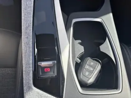 Photo 11 Peugeot 3008  1.2 Hybrid 145ch Allure Business e-DCS6