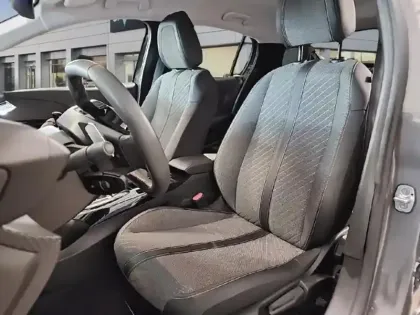 Photo 8 Peugeot 208  1.2 Hybrid 110ch Allure e-DCS6