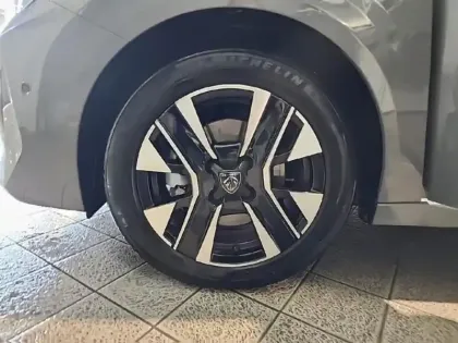 Photo 7 Peugeot 208  1.2 Hybrid 110ch Allure e-DCS6