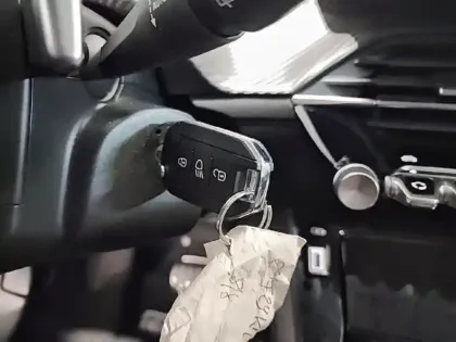 Photo 14 Peugeot 208  1.2 Hybrid 110ch Allure e-DCS6