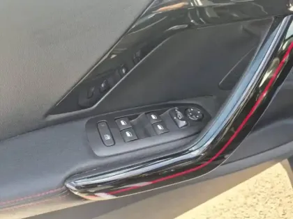 Photo 12 Peugeot 2008  1.6 BlueHDi 100ch GT Line