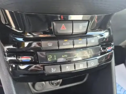 Photo 14 Peugeot 2008  1.6 BlueHDi 100ch GT Line