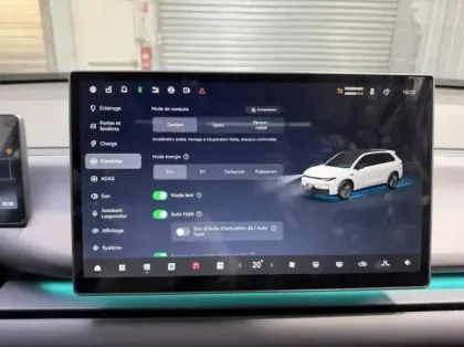 Photo 14 Leapmotor C10  REEV 215ch 28,4 kWh Design MY25