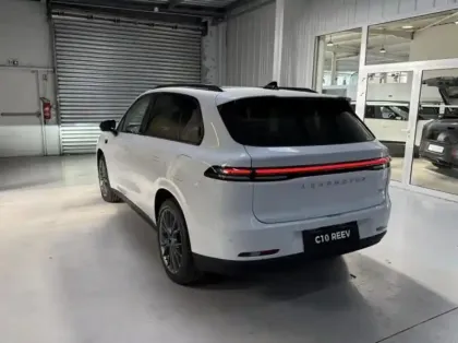 Photo 6 Leapmotor C10  REEV 215ch 28,4 kWh Design MY25