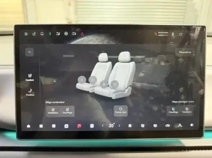 Photo 12 Leapmotor C10  REEV 215ch 28,4 kWh Design MY25