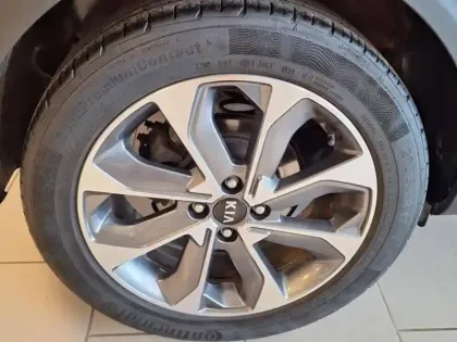 Photo 9 Kia Stonic  1.6 CRDi 115ch ISG Design Euro6d-T