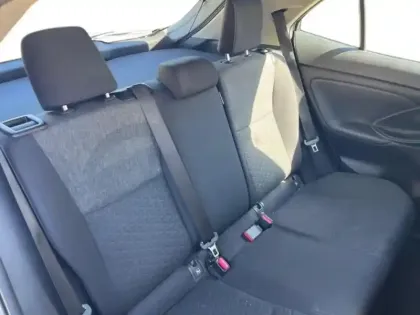 Photo 8 Toyota Yaris Gén. I Ph1 Dynamic 5