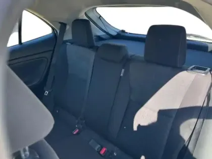 Photo 12 Toyota Yaris Gén. I Ph1 Dynamic 5