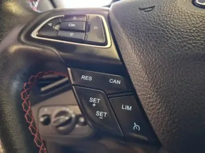 Photo 15 Ford Kuga  1.5 TDCi 120ch Stop&Start ST-Line 4x2 Euro6.2