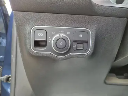 Photo 38 Mercedes GLB  200 d 8G-DCT