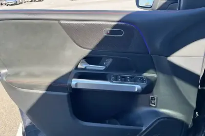 Photo 65 Mercedes GLB  200 d 8G-DCT