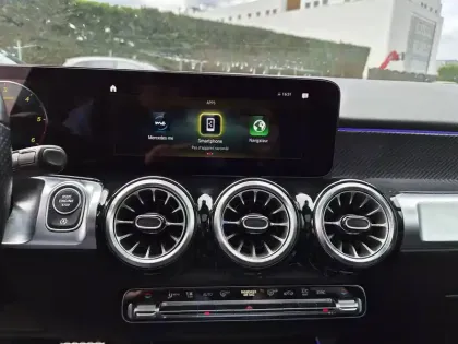 Photo 43 Mercedes GLB  200 d 8G-DCT