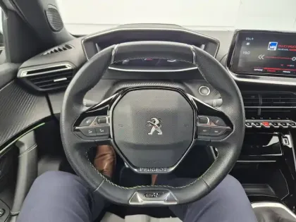 Photo 15 Peugeot 2008  PureTech 130 S&S BVM6