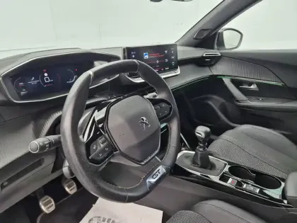 Photo 11 Peugeot 2008  PureTech 130 S&S BVM6