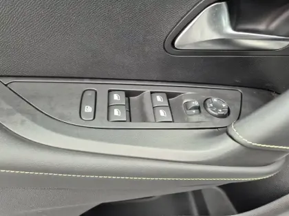 Photo 22 Peugeot 2008  PureTech 130 S&S BVM6