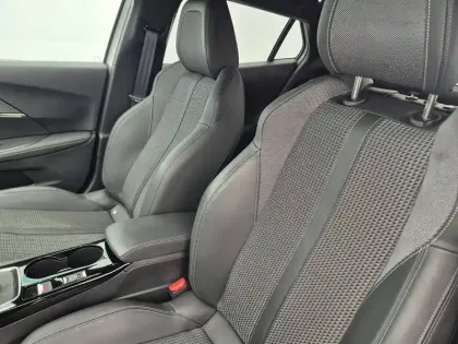 Photo 8 Peugeot 2008  PureTech 130 S&S BVM6