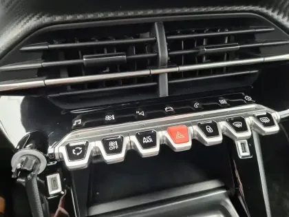 Photo 14 Peugeot 2008  PureTech 130 S&S BVM6