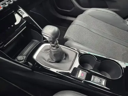 Photo 12 Peugeot 2008  PureTech 130 S&S BVM6