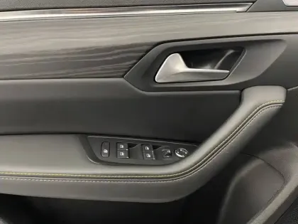 Photo 60 Peugeot 508  Hybrid4 360 e-EAT8 Peugeot Sport Engineered