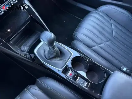 Photo 20 Peugeot 2008 Gén. II Ph1 NG GT 5