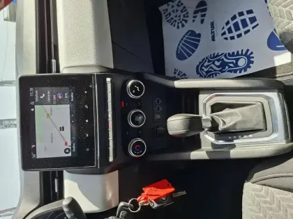 Photo 11 Renault Clio  E-Tech full hybrid 145