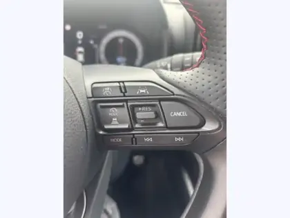 Photo 16 Toyota Yaris Hybride 130h GR SPORT PACK TECHNO +