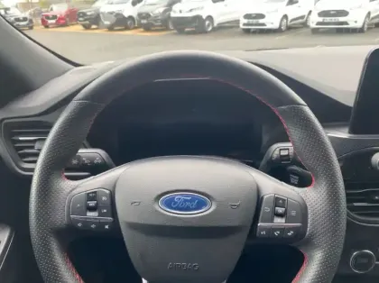 Photo 6 Ford Kuga Gén. III Ph1 ST-Line 5