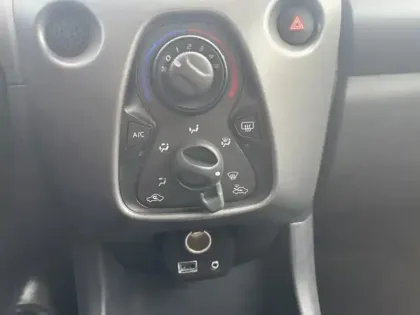 Photo 17 Toyota Aygo 1.0 VVT-i x-play