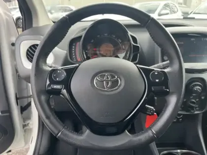 Photo 11 Toyota Aygo 1.0 VVT-i x-play