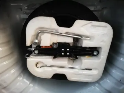 Photo 33 Nissan Micra Gén. IV (K13) Ph2 Visia 5