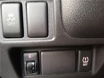 Photo 27 Nissan Micra Gén. IV (K13) Ph2 Visia 5