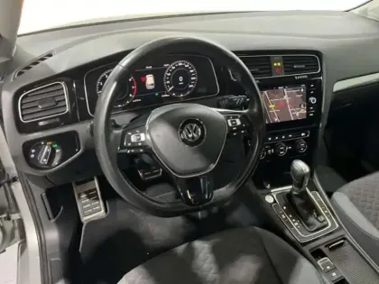 Photo 18 Volkswagen Golf 1.5 TSI 130 EVO DSG7 Connect