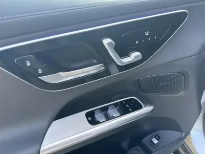 Photo 18 Mercedes Classe GLC GLC 300 de 4MATIC AMG Line