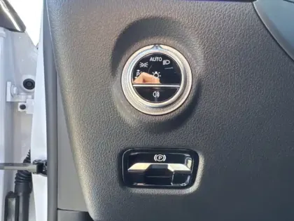 Photo 18 Mercedes Classe C  300 e Hybrid EQ Berli