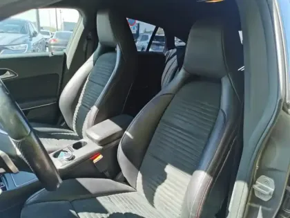 Photo 13 Mercedes CLA 200 d Launch Edition Pack AMG 