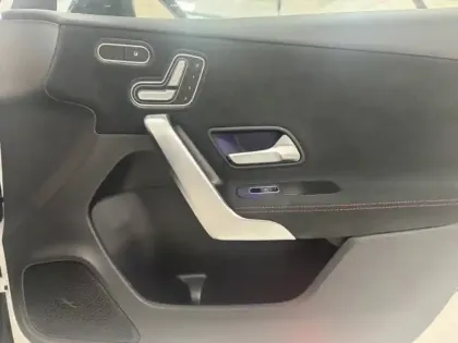 Photo 17 Mercedes Classe A Gén. IV (W177) Ph1 AMG Line 5